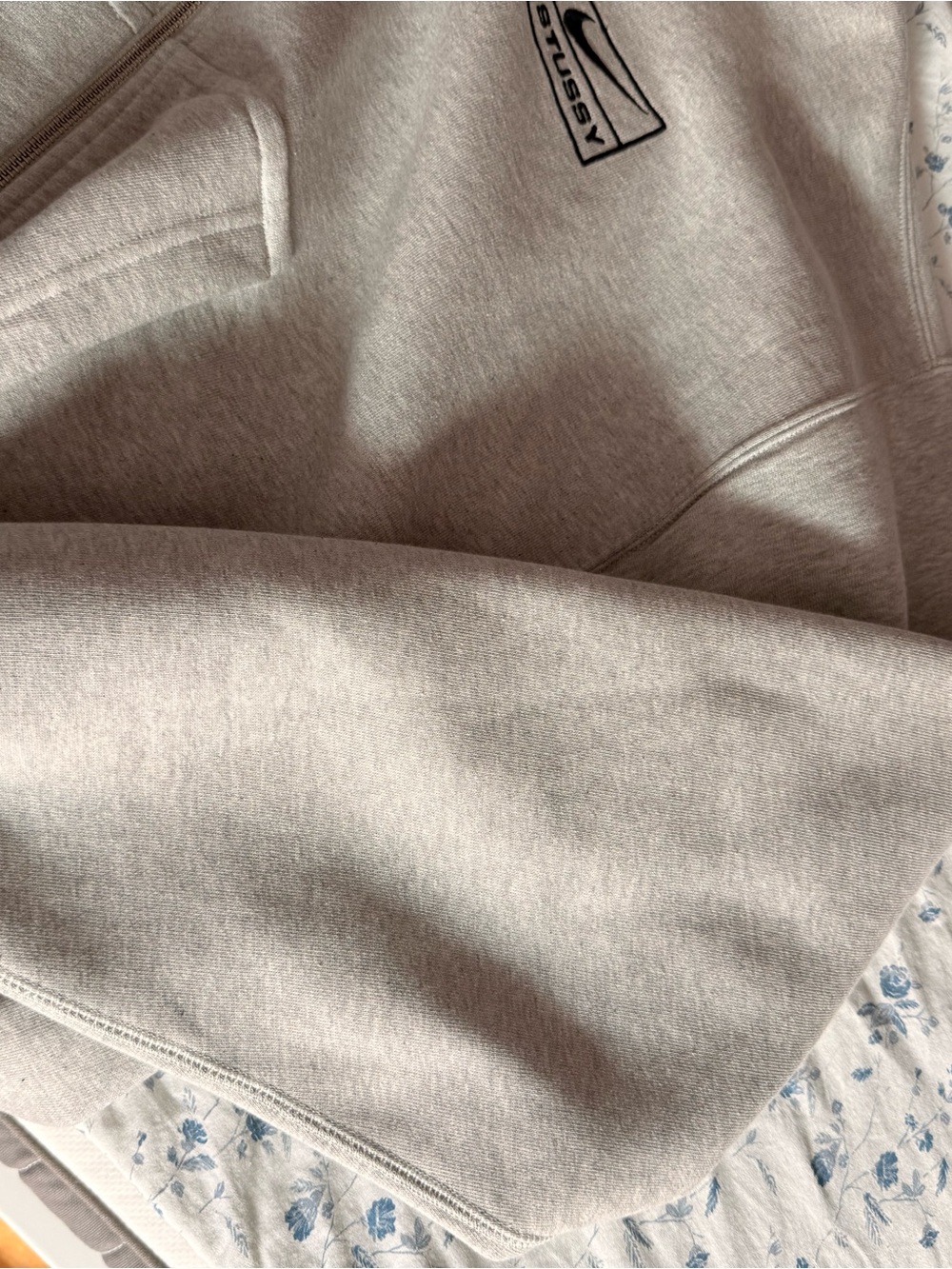 Stussy Nike Light Gray Full-Zip Hoodie with Logo Patch - Picture 5 of 9